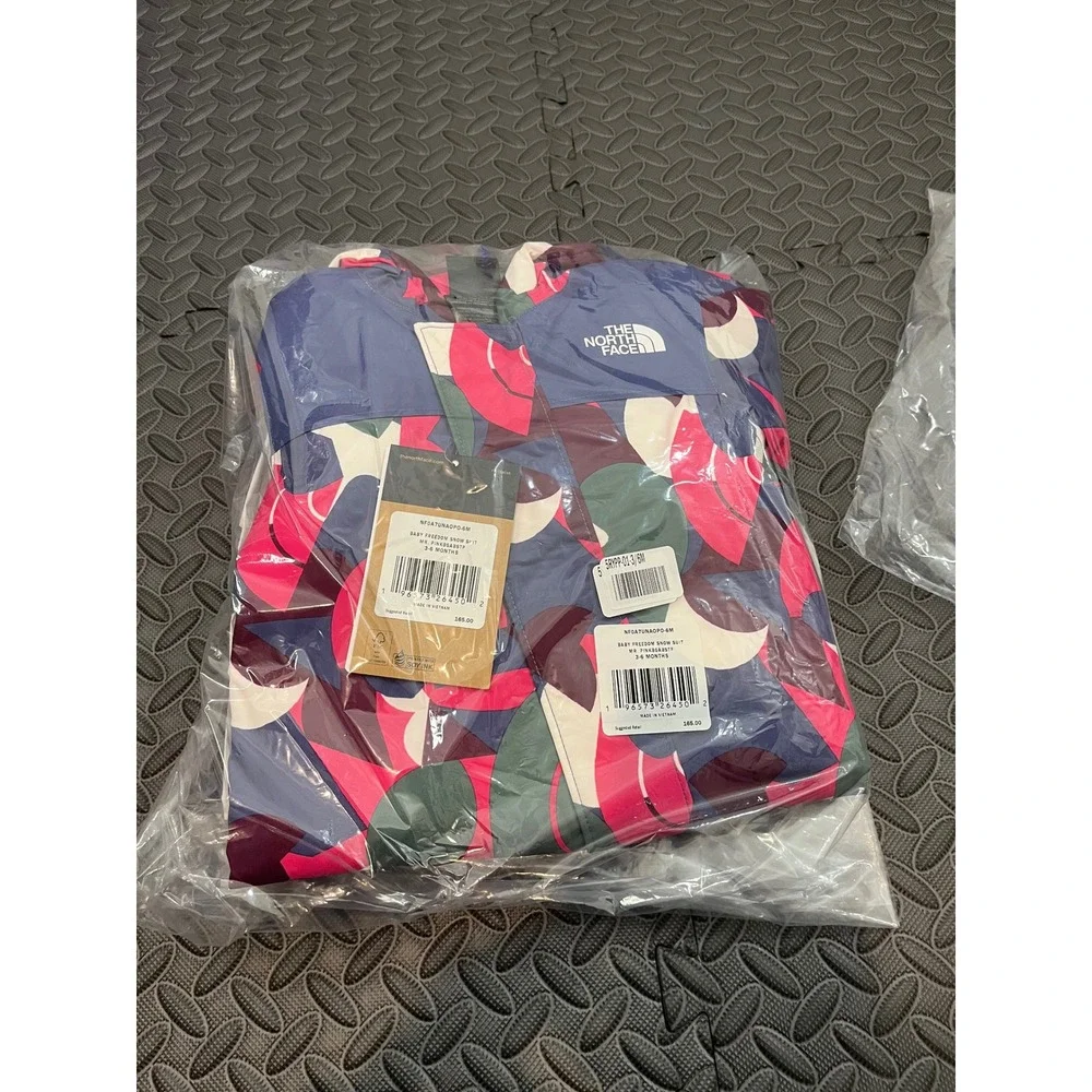 NEW The North Face‎ Baby Freedom Snow Suit 3-6 Months Pink Abstract NF0A7UNA